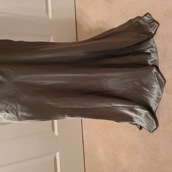 Formal Dress - Picture 4 of 7